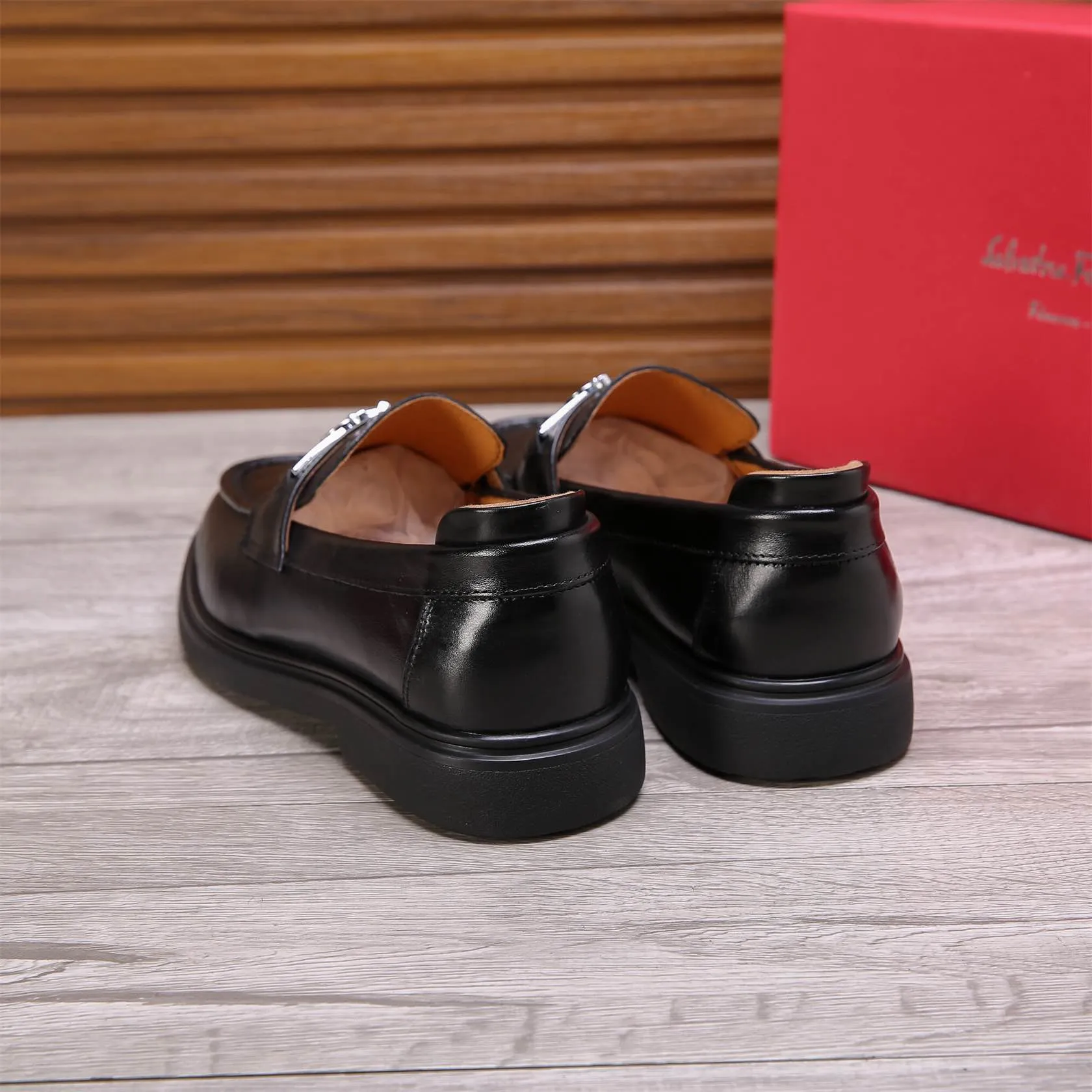 Men's shoes 💰460 🕷🕷🐂【Ferragamo】Ferragamo Popular fashionable casual shoes🇨🇳Official website counter 1:1 production, original mold opening💯Good quality visible, imported high-end first-layer waxed calfskin, water-dyed🐂leather lining🌿very clear texture, high-quality waterproof, non-slip and wear-resistant outsole🎋high quality and low price, truly handmade🍓Black optional! Code number 38-44 (45-46 customized)......